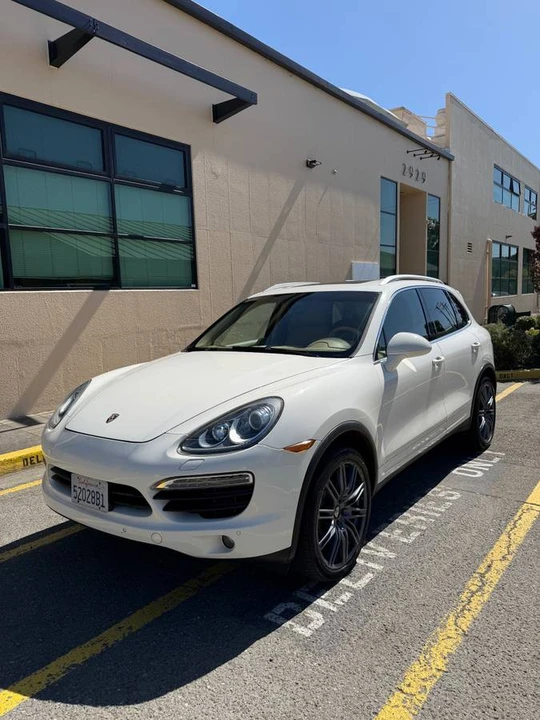 2011 Porsche 958 Cayenne - Image 2 of 11