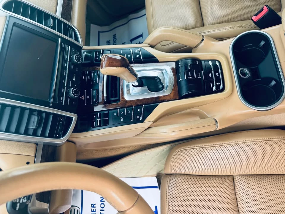 2011 Porsche 958 Cayenne S - Image 11 of 18