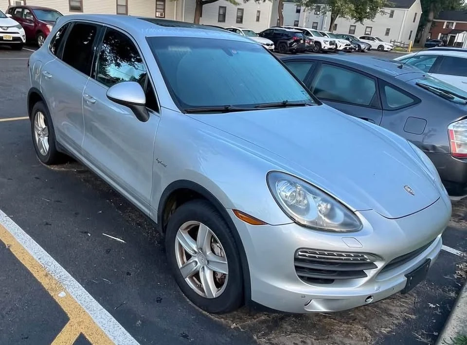 2011 Porsche 958 Cayenne S - Image 2 of 14