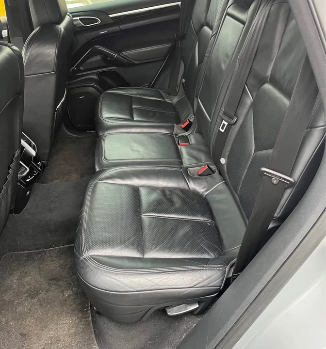 2011 Porsche Cayenne - Image 12 of 13