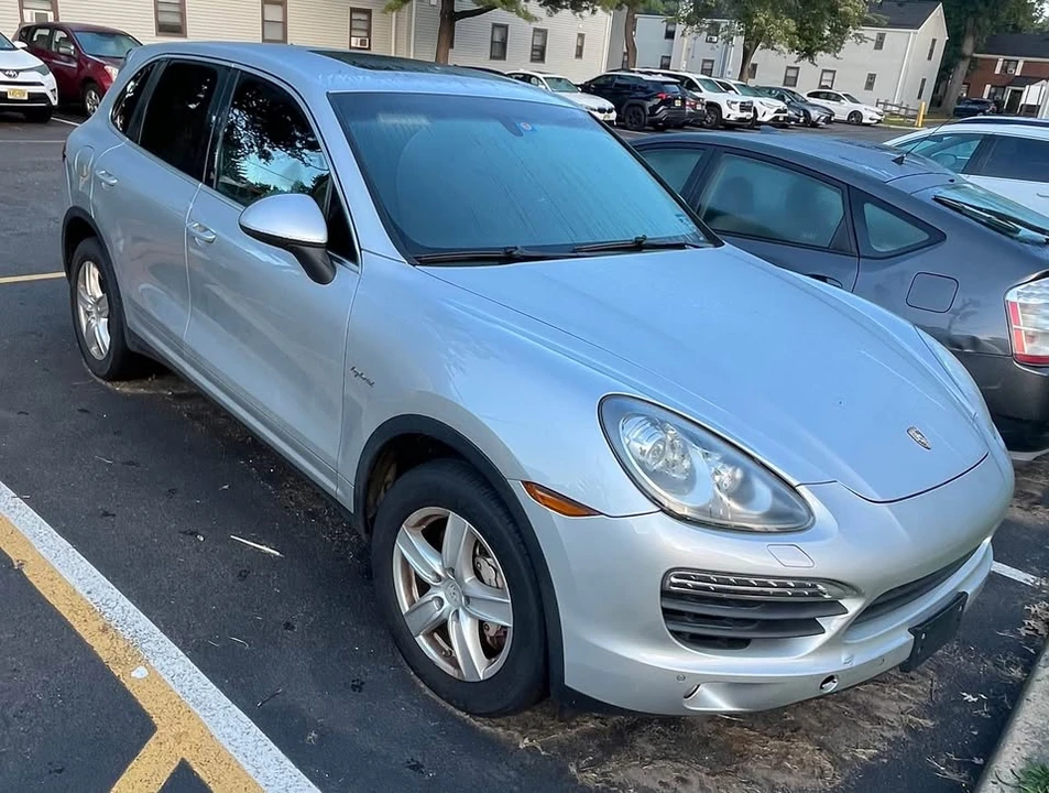 2011 Porsche Cayenne - Image 2 of 13