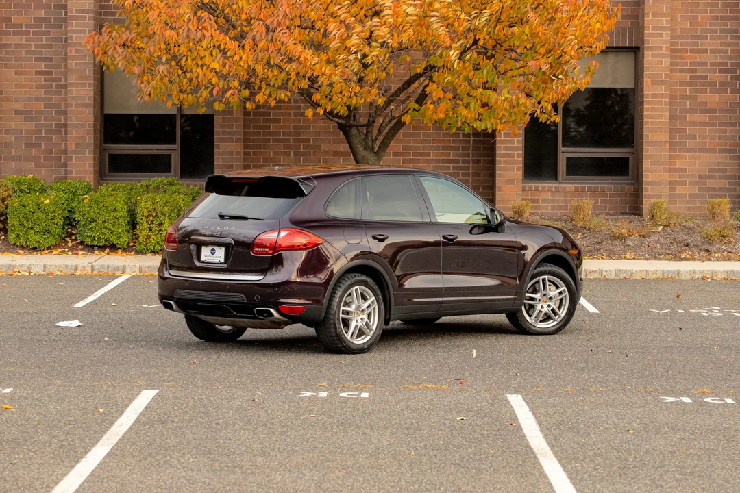 2011 Porsche 958 Cayenne S - Image 8 of 31