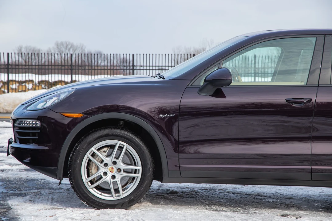 2011 Porsche 958 Cayenne S - Image 13 of 31