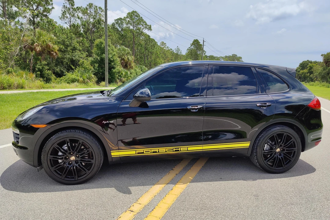 2011 Porsche 958 Cayenne S - Image 3 of 31