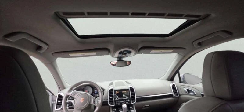 2011 Porsche 958 Cayenne S - Image 9 of 11