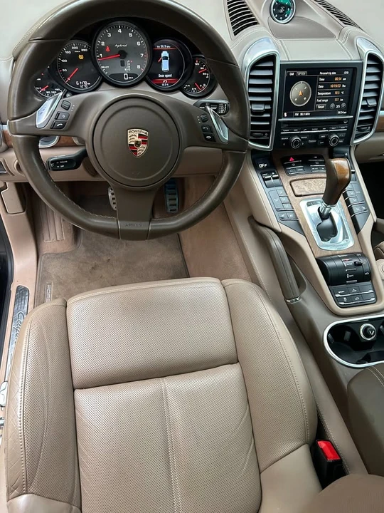 2011 Porsche 958 Cayenne S - Image 13 of 19