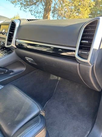 2011 Porsche 958 Cayenne S - Image 10 of 21