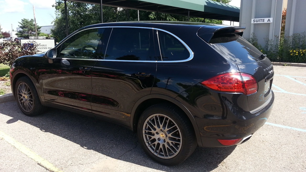 2011 Porsche 958 Cayenne S - Image 2 of 5