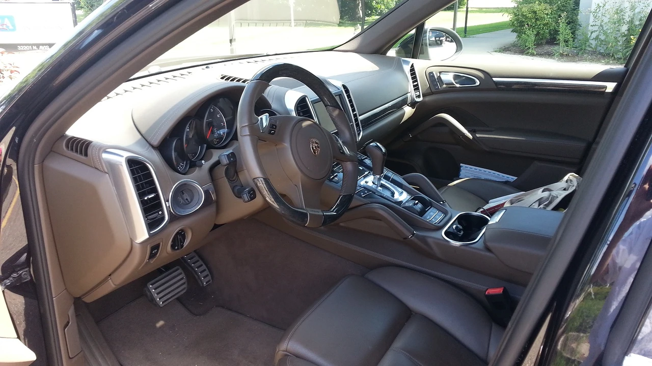 2011 Porsche 958 Cayenne S - Image 4 of 5