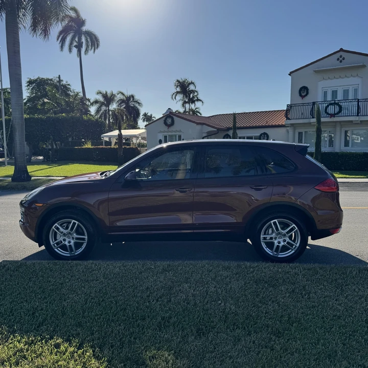 2011 Porsche 958 Cayenne S - Image 7 of 12