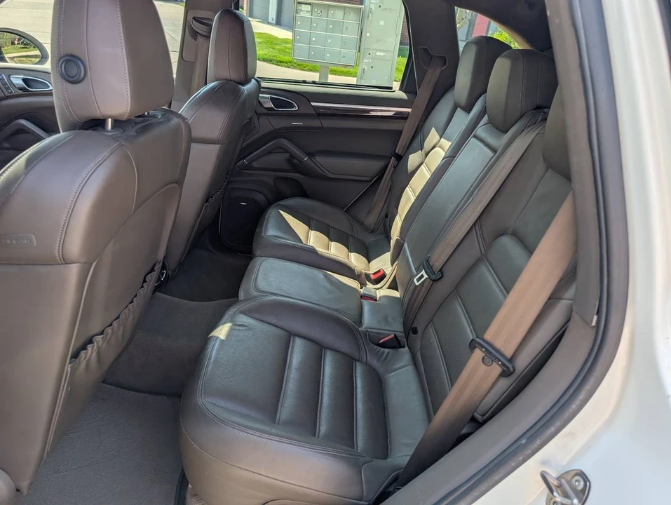 2011 Porsche 958 Cayenne S - Image 14 of 16