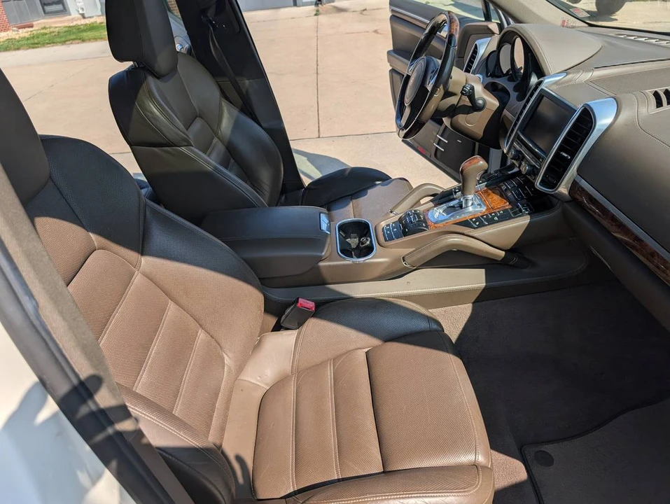 2011 Porsche 958 Cayenne S - Image 11 of 16