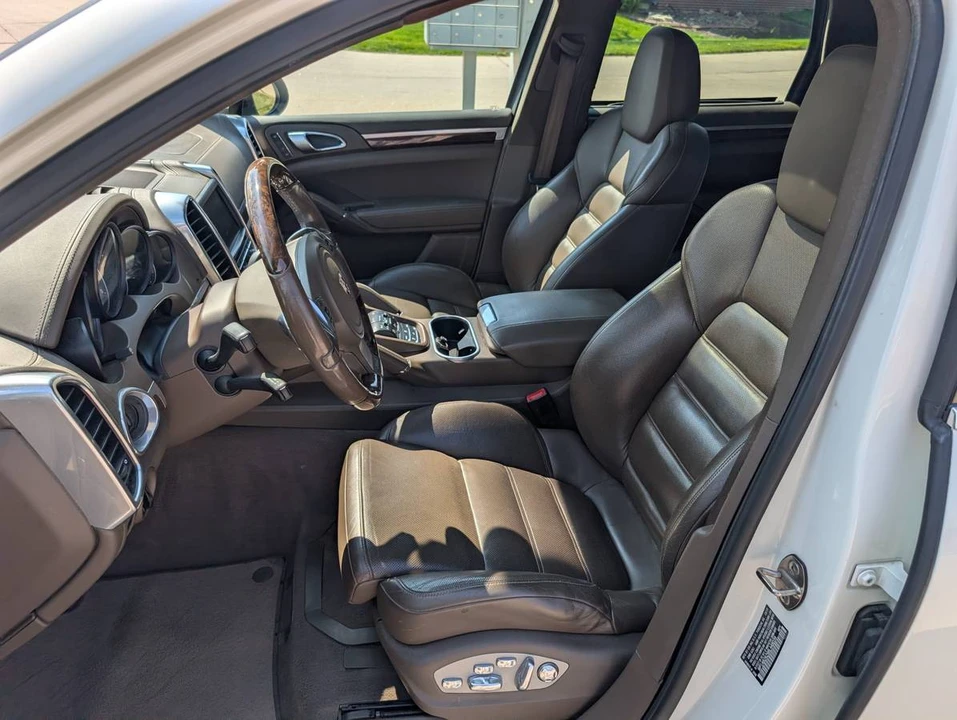2011 Porsche 958 Cayenne S - Image 16 of 16