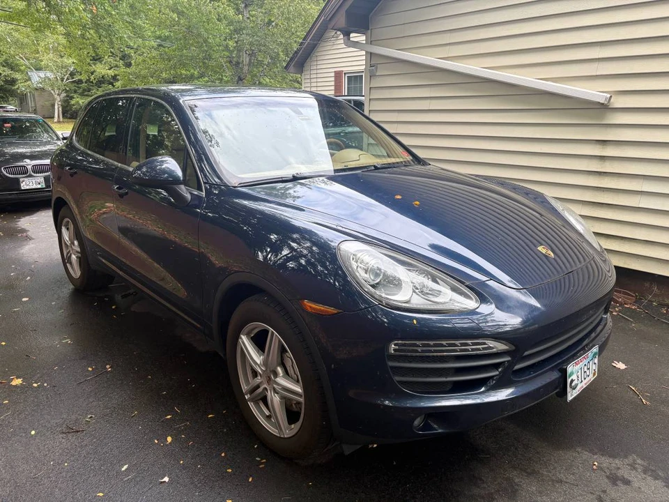 2011 Porsche 958 Cayenne S - Image 2 of 21