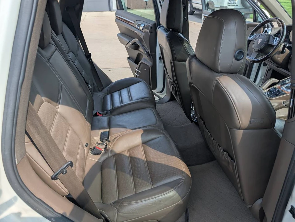 2011 Porsche 958 Cayenne S - Image 12 of 16