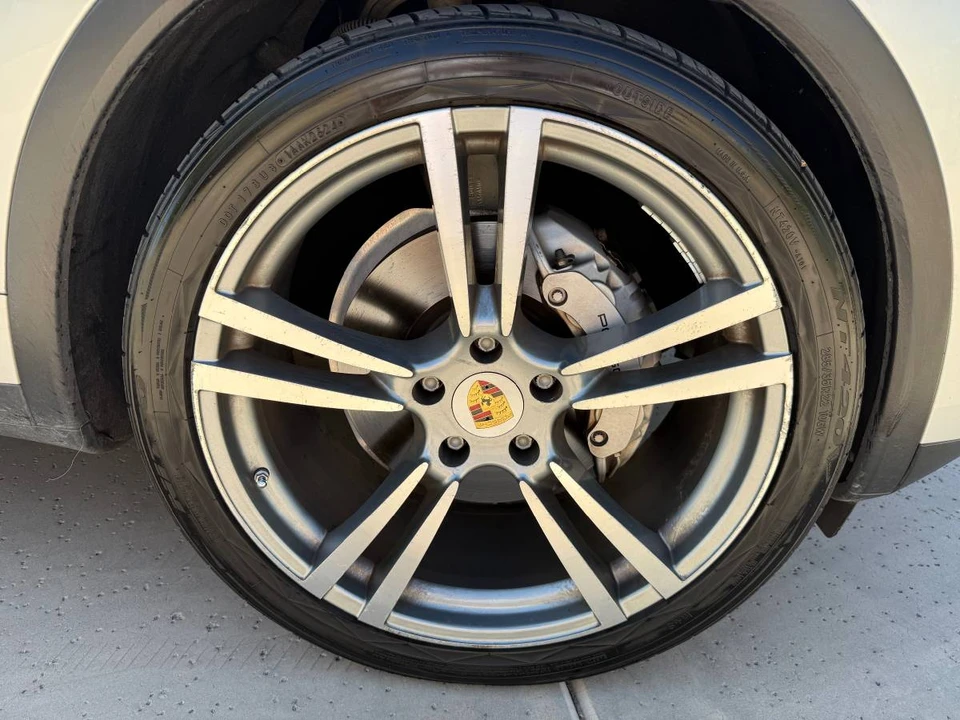 2011 Porsche 958 Cayenne S - Image 12 of 13