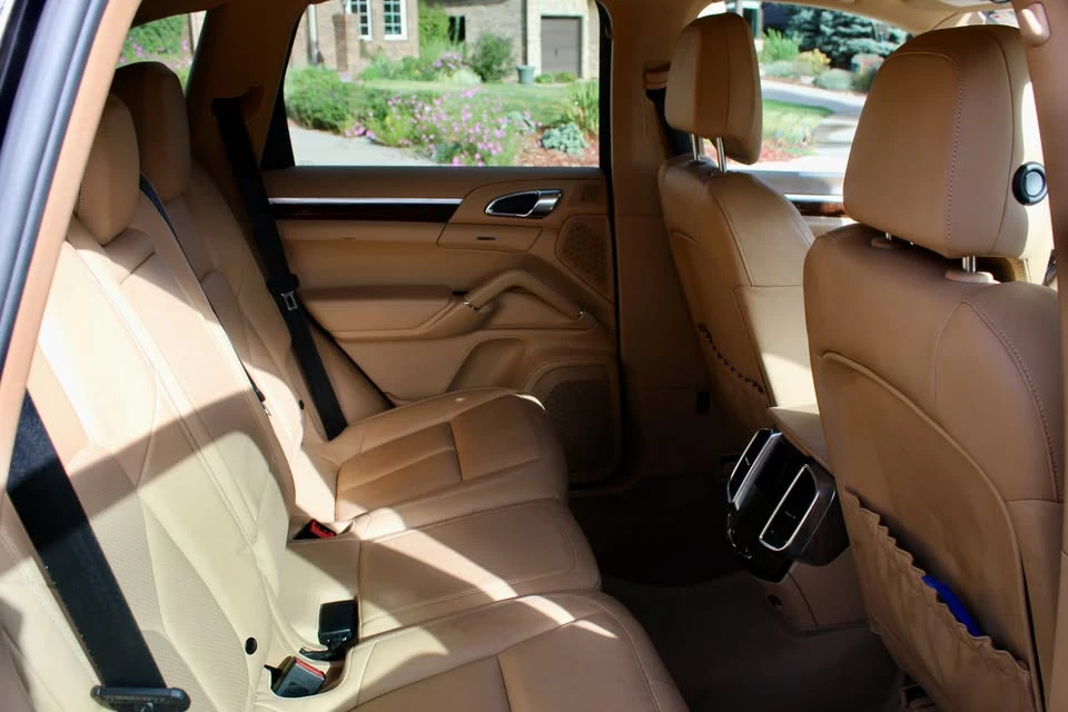 2011 Porsche 958 Cayenne S - Image 9 of 11