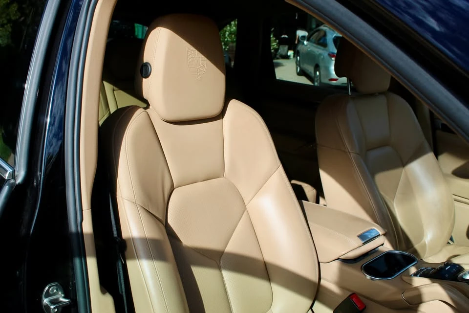 2011 Porsche 958 Cayenne S - Image 10 of 11