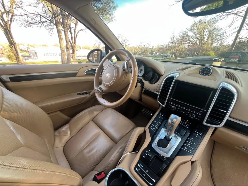 2011 Porsche 958 Cayenne S - Image 12 of 16