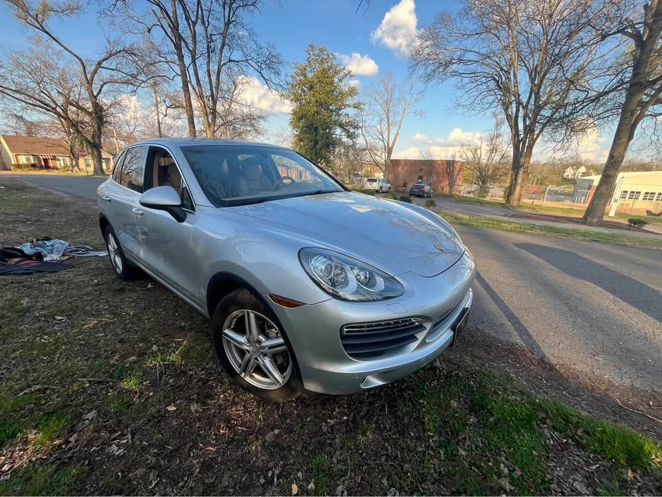 2011 Porsche 958 Cayenne S - Image 2 of 16
