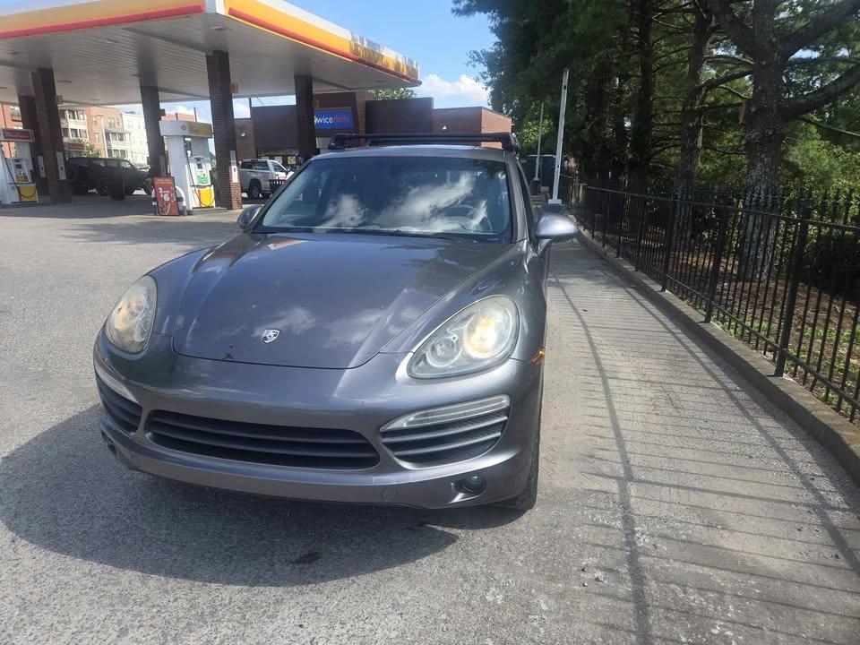 2011 Porsche 958 Cayenne S - Image 2 of 12