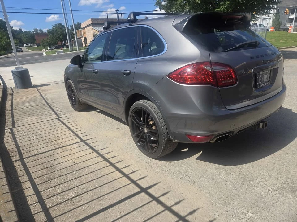 2011 Porsche 958 Cayenne S - Image 11 of 12