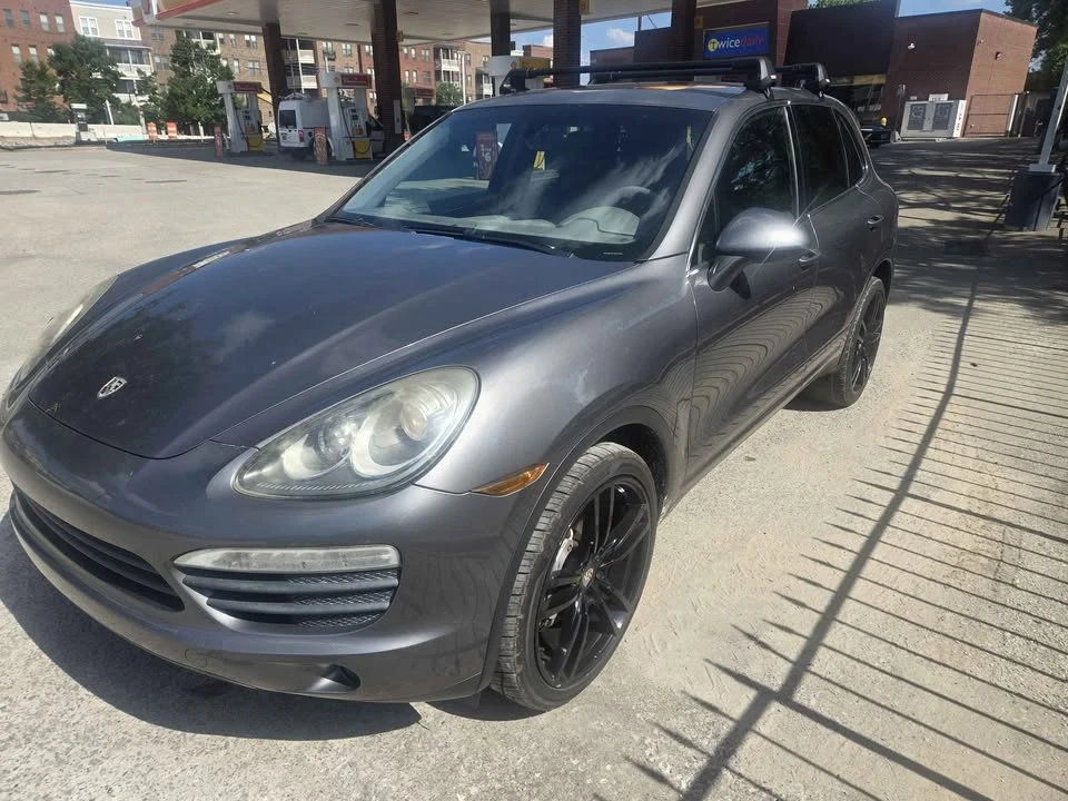 2011 Porsche 958 Cayenne S - Image 12 of 12