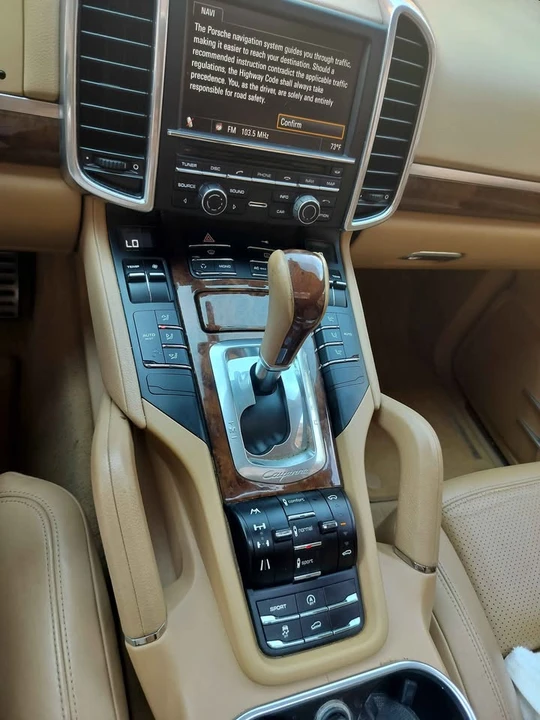 2011 Porsche 958 Cayenne S - Image 13 of 20