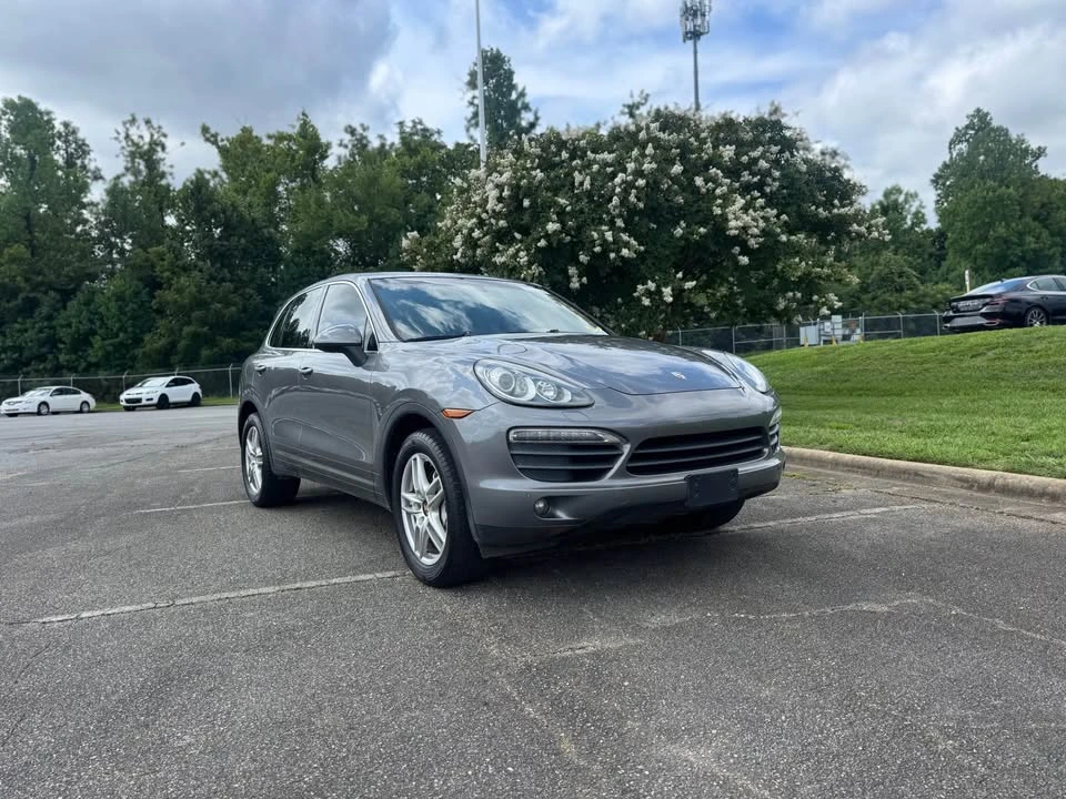2011 Porsche 958 Cayenne S - Image 2 of 9