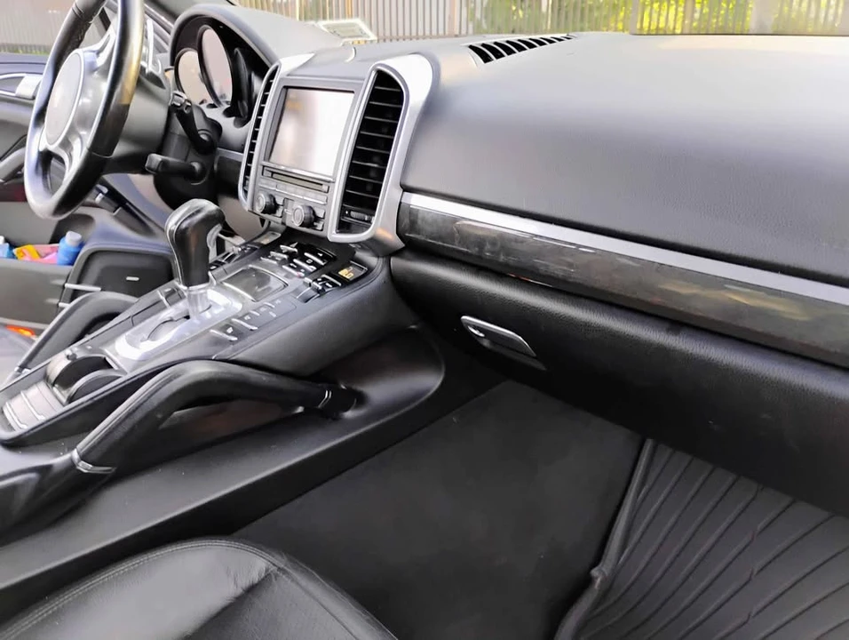 2011 Porsche 958 Cayenne S - Image 11 of 13