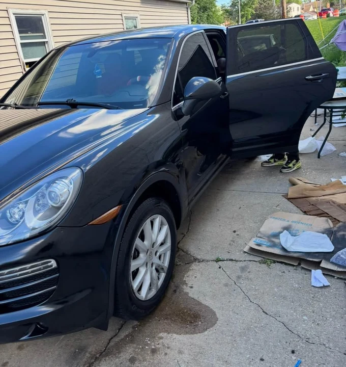 2011 Porsche 958 Cayenne S - Image 2 of 4