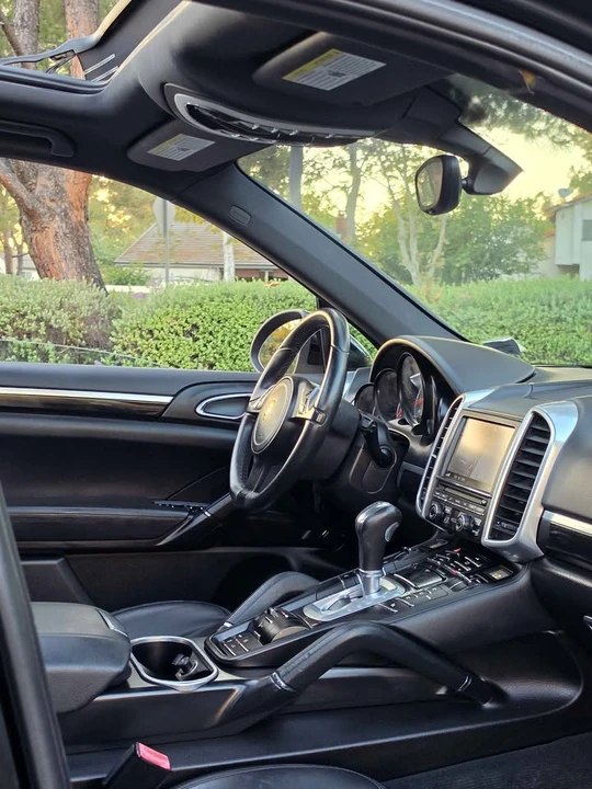 2011 Porsche 958 Cayenne S - Image 11 of 20