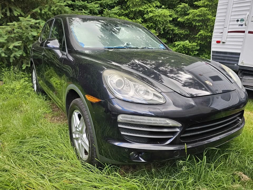 2011 Porsche 958 Cayenne S - Image 2 of 9