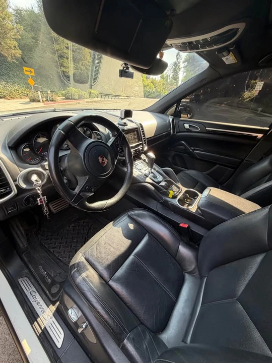2011 Porsche 958 Cayenne S - Image 8 of 12