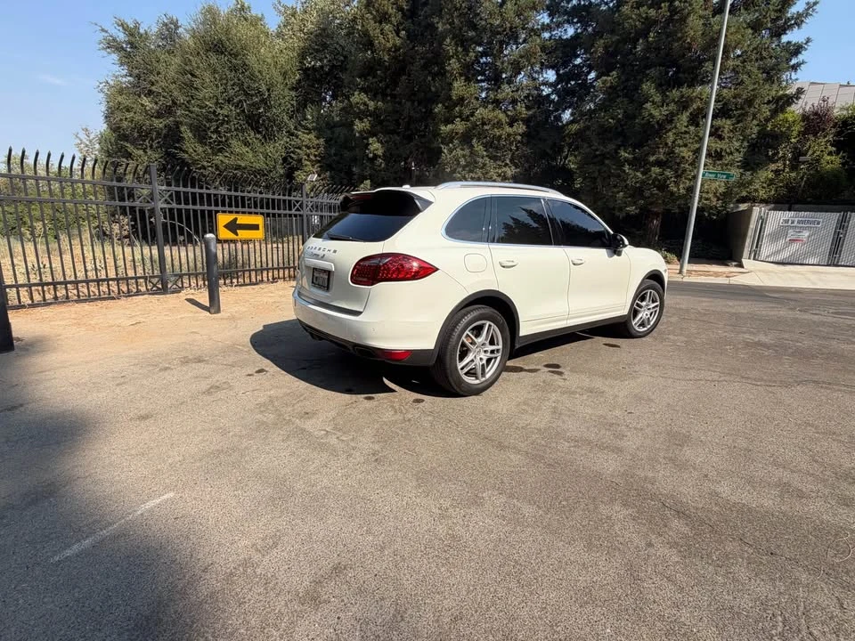 2011 Porsche 958 Cayenne S - Image 2 of 12