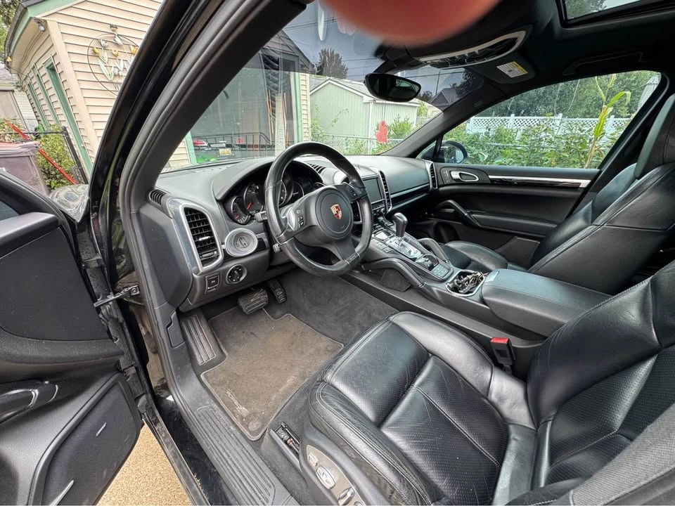 2011 Porsche 958 Cayenne S - Image 8 of 11