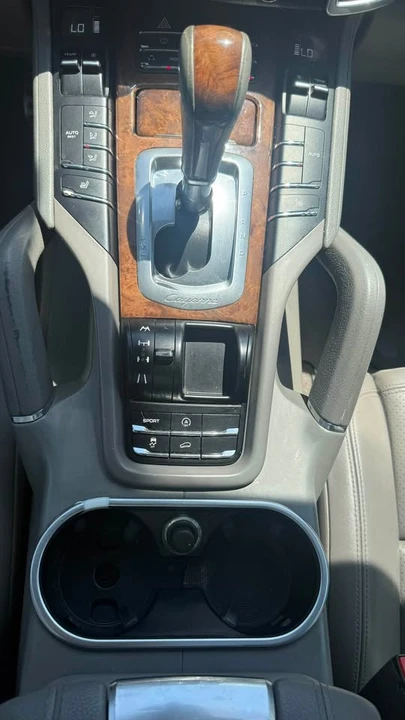 2011 Porsche 958 Cayenne S - Image 11 of 15