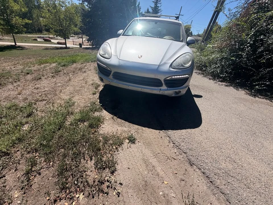 2011 Porsche 958 Cayenne S - Image 2 of 6