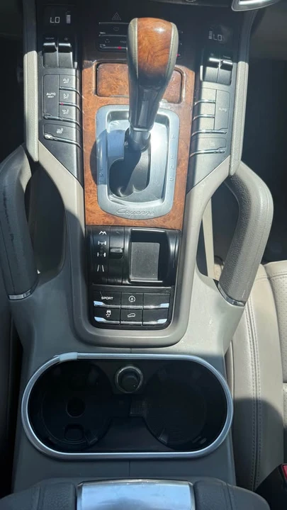 2011 Porsche 958 Cayenne S - Image 11 of 15