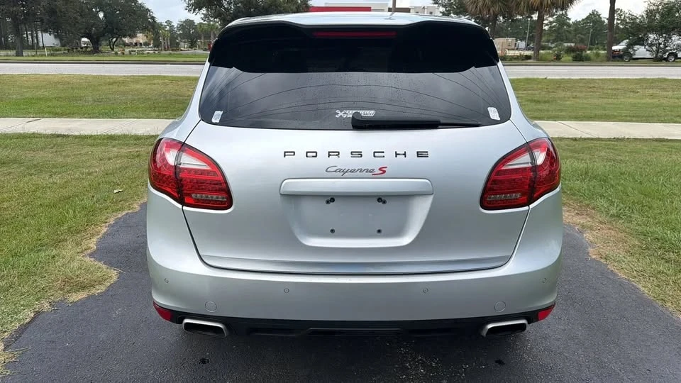 2011 Porsche 958 Cayenne S - Image 3 of 10