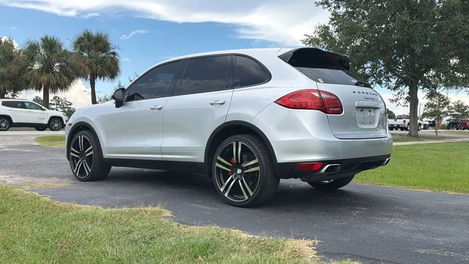 2011 Porsche 958 Cayenne S - Image 2 of 10