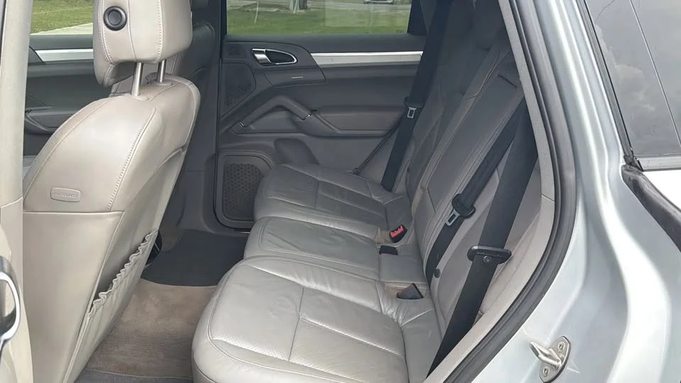 2011 Porsche 958 Cayenne S - Image 9 of 10