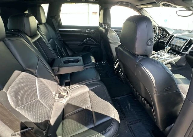 2011 Porsche 958 Cayenne S - Image 9 of 21
