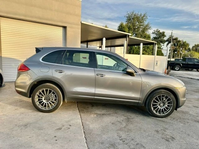 2011 Porsche 958 Cayenne S - Image 2 of 12