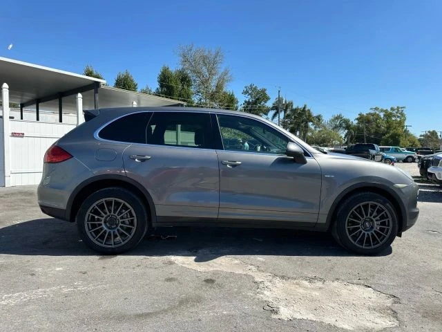 2011 Porsche 958 Cayenne S - Image 2 of 21