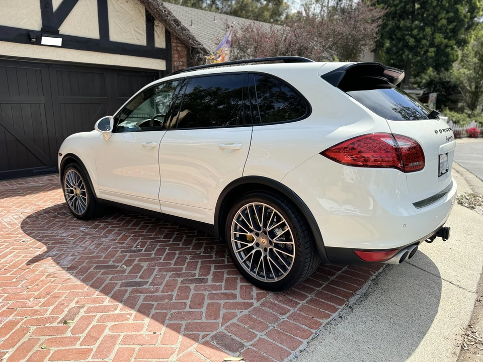 2011 Porsche 958 Cayenne S - Image 12 of 31