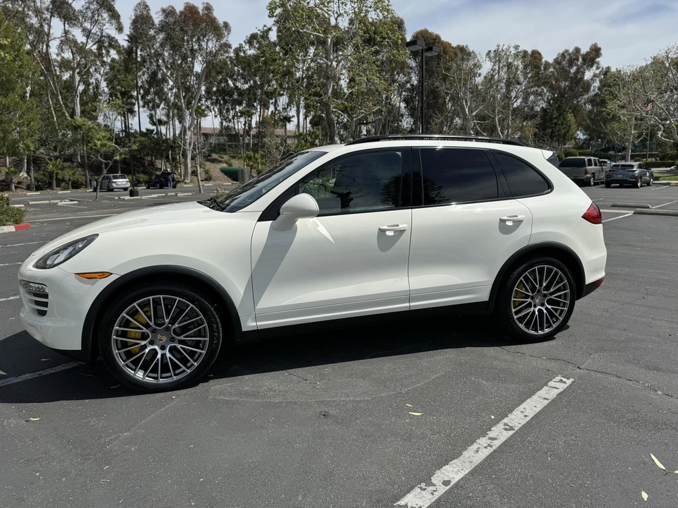 2011 Porsche 958 Cayenne S - Image 10 of 31