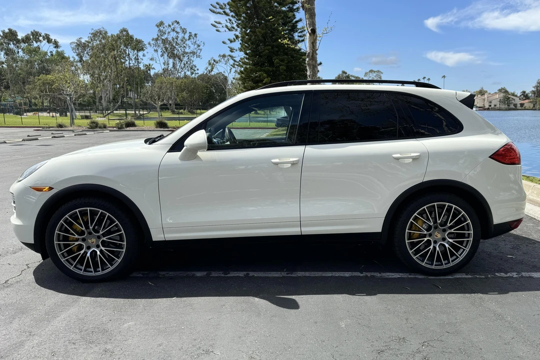 2011 Porsche 958 Cayenne S - Image 3 of 31