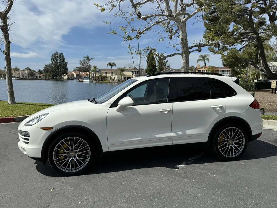 2011 Porsche 958 Cayenne S - Image 11 of 31