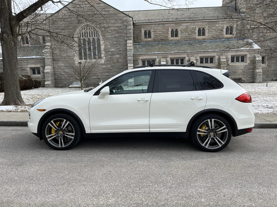 2011 Porsche 958 Cayenne S - Image 8 of 31